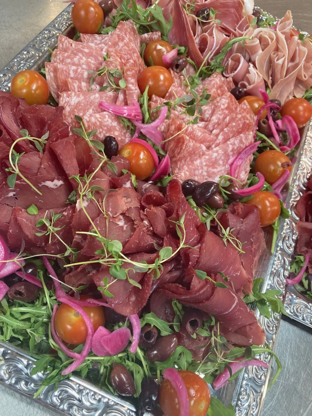 Charkbricka med salami, prosciutto och bresaola